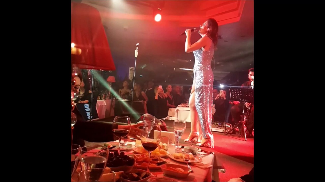 Funda Arar... GÜNAY SAHNESİ'NDE ARABESK RESİTAL!