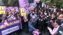 Kadıköy’de kadına yönelik şiddet protesto edildi