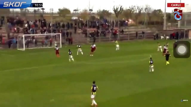Trabzonspor U21 - Fenerbahçe U21 maçında oyuncular birbirine girdi.