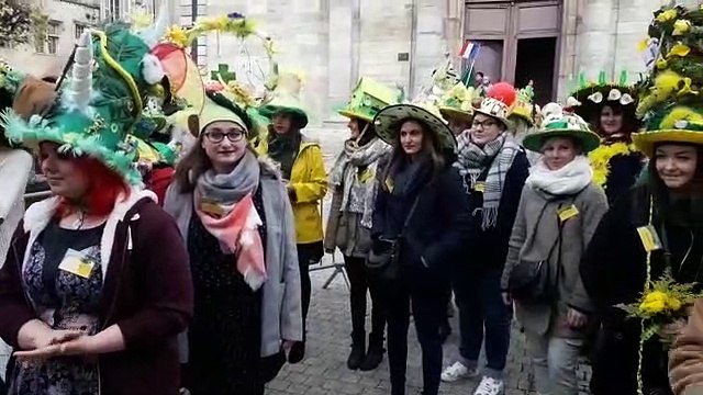 Le concours du plus beau chapeau de Catherinette s'ouvre à Vesoul place de l'église Saint Georges