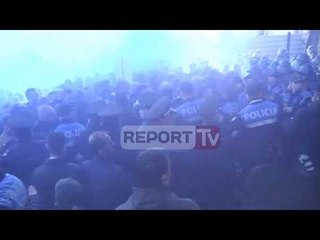 Report Tv - Seanca në Gjykatë / Prokuroria: U gjetën kapsolla të paplasura e shkopinj druri