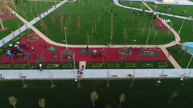 İstanbul’da Kasım ayında sıcak havayı gören vatandaşlar millet bahçelerine koştu...Baruthane Millet Bahçesi havadan görüntülendi