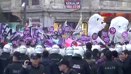 İstanbul Taksim'de Kadına Yönelik Şiddet Eylemi