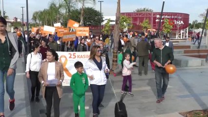 Antalya'da Kadınlar Şiddete Karşı Yürüdü