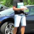 Il veut faire une blague à un possesseur de Lamborghini et cela se passe mal