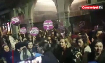 Kadınlardan İstiklal'de 25 Kasım yürüyüşü