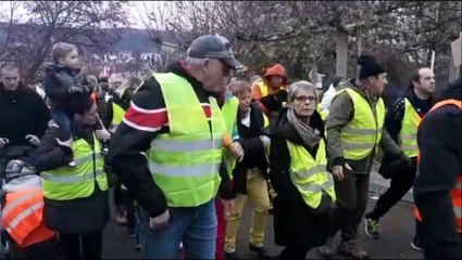 Les Gilets jaunes défilent à Grosbliederstroff