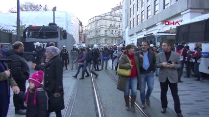 Taksim'deki Kadına Şiddet Eylemine Polis Müdahalesi 5