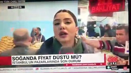 Pazarcıdan "Depoları da boşalttılar ama" diyen CNN Türk muhabirine soğan fiyatı cevabı: Depoyla alakası yok; gardrobuna koyacak değil ya!