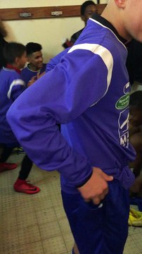 Victoire des U 15 a PERSAN,AMBIANCE dans les vestiaires