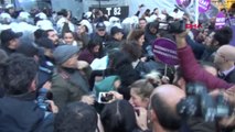 Taksim'deki Kadına Şiddet Eylemine Polis Müdahalesi