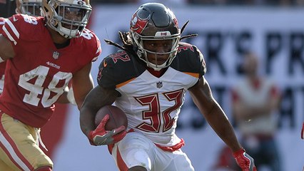 Jacquizz Rodgers dashes through open gap for 20-yard gain