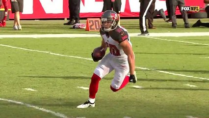 Winston scrambles to find Humphries for 28-yard TD