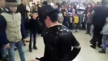 Красиво крутанул сальтуху