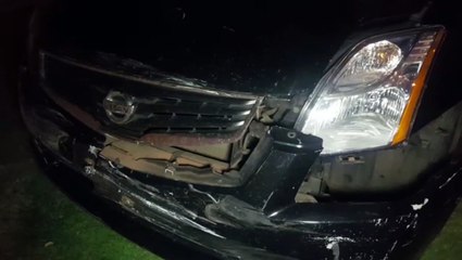 Batida entre carros deixa mulher ferida