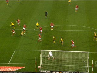 Piszczek strikes to extend Dortmund lead at the summit