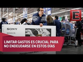 Mexicanos acuden a las tiendas para realizar compras durante El Buen Fin