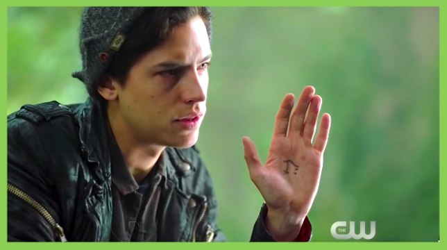 RIVERDALE 3X06 | Chapter Forty-One: Manhunter - K.J. Apa, Lili Reinhart, Camila Mendes