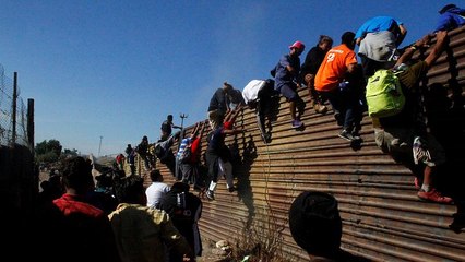 Asalto desesperado al muro con Estados Unidos