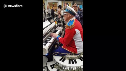 Elton John impersonator entertains London shoppers with street performance