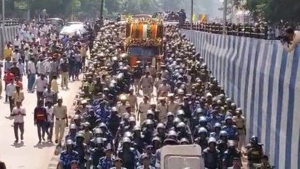 Ambareesh : ಕಂಠೀರವ ಸ್ಟುಡಿಯೋದತ್ತ ಅಂಬಿ ಅಂತಿಮ ಯಾತ್ರೆ | Oneindia Kannada