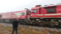 Sivas'ta 2 Tren Çarpıştı, Olay Yerine Sağlık Ekipleri Sevk Edildi