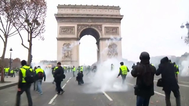 On en avait autant devant que dans le dos. Présents sur les Champs-Élysées samedi, deux CRS racontent comment ils ont vécu les saccages