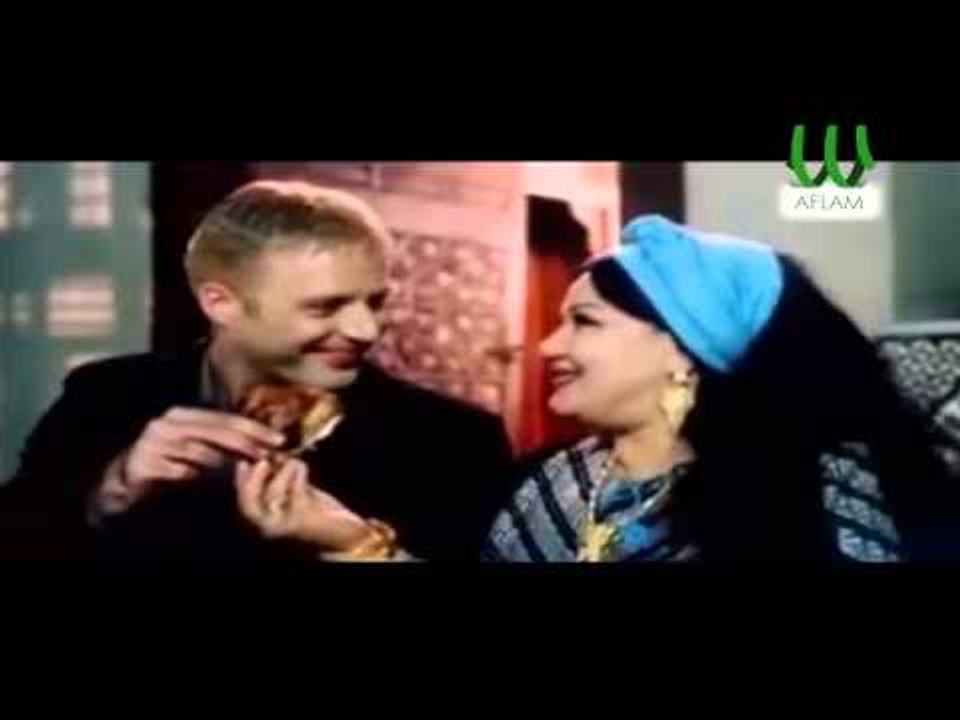 شوف شبيه الاميره ديانا بتاكل محشي مع هياتم