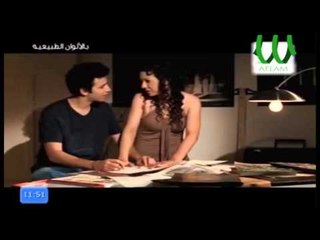 بطله فيلم بالالوان الطبيعيه و هي بتتعلم الرسم