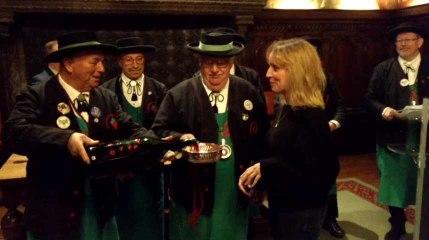 A Mons Intronisation des compagnons du Beaujolais 2 Video Eric Ghislain