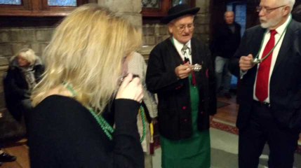 A Mons Intronisation des compagnons du Beaujolais 3 Video Eric Ghislain