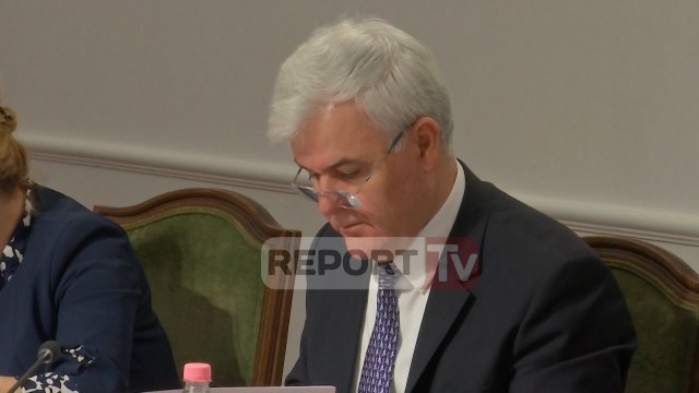 Report TV - Ish-ministri Fatmir Xhafaj rikthehet në Komisionin e Ligjeve