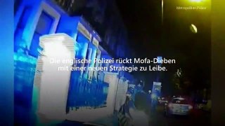 Englische Polizei rammt Mofa-Diebe