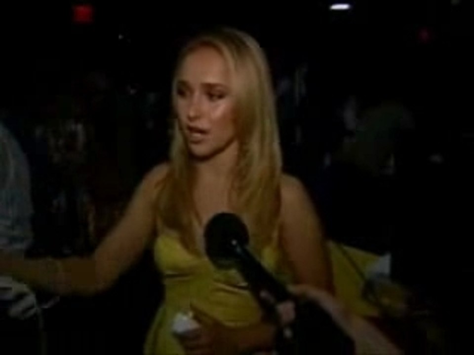 Hayden Panettiere joue à la Wii