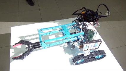 Kas hareketleriyle kontrol edilen bomba imha robotu geliştirdiler - NİĞDE