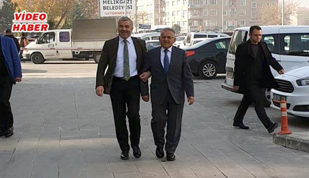 (26 Kasım 2018) KOL KOLA DÜŞMAN ÇATLATTILAR BAŞKAN ÇELİK BÜYÜKKILIÇ’I ZİYARET EDİP BAŞARILAR DİLEDİ