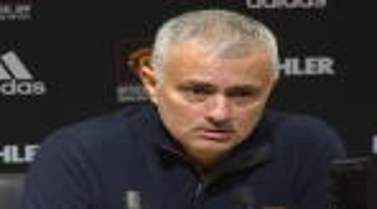 Mourinho hits out at Palace keeper Hennessey for time-wasting