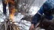 Un groupe d'hommes sauvent un cerf coincé dans une rivière glacée en Sibérie !