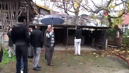 Yangına Müdahale Eden İtfaiye Eri Duvardaki Türk Bayrağı İçin Seferber Oldu