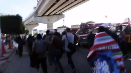 EE.UU. usa gas lacrimógeno con migrantes que intentan cruzar la frontera