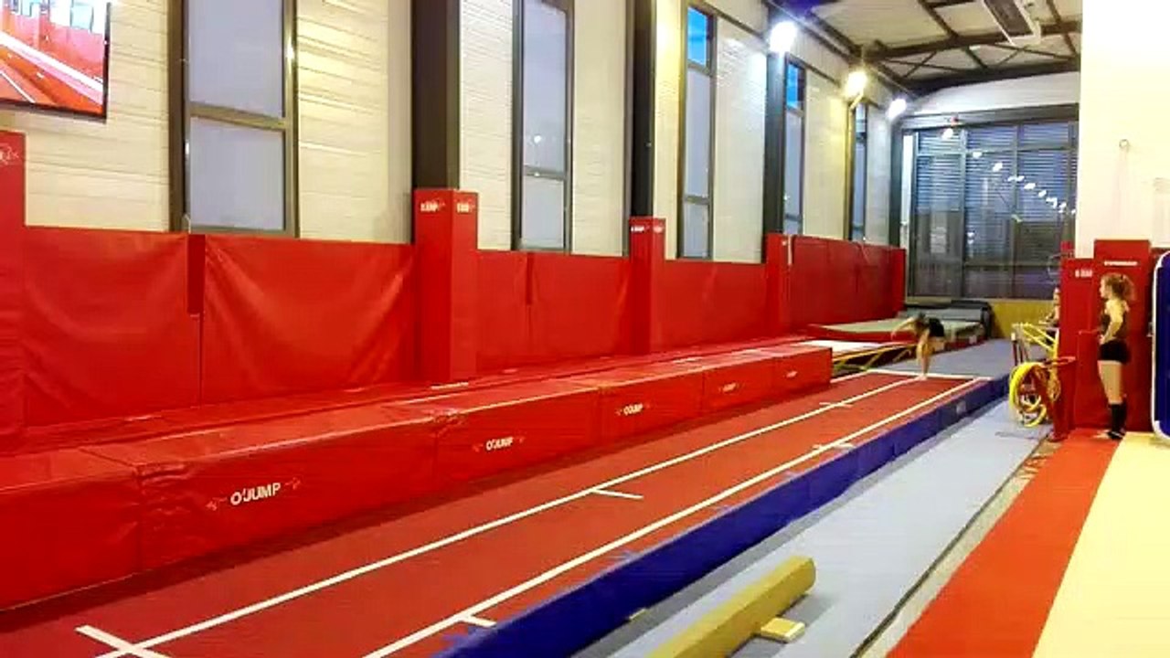 Sept secondes chrono !!! Démonstration de Tumbling par Ma¨elie Abadie