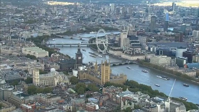 Brexit, accordo potrebbe costare circa 1200 euro anno a ciascun cittadino