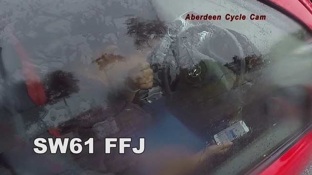 SW61FFJ - Playing with her phone while driving - Ashgrove Road, Aberdeen