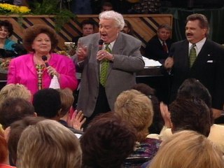 Bill & Gloria Gaither - When God's Chariot Comes