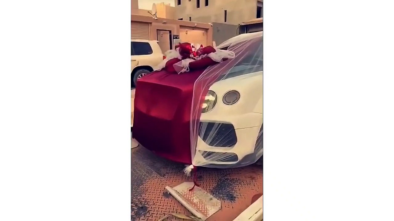 يزيد الراجحي يهدي وليد الدواس سيارت بنتلي قيمتها 3مليون ريال مشالله 