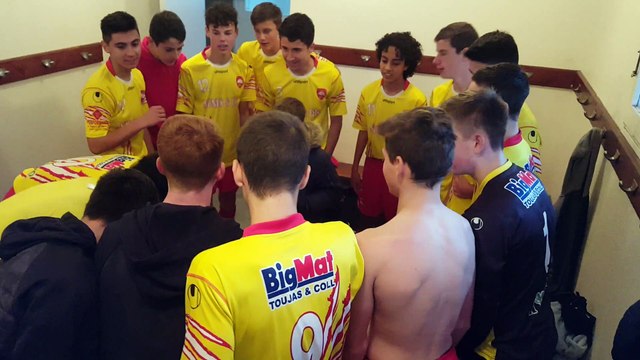 BEAU CRI DE JOIE DES U17 APRES LEUR VICTOIRE