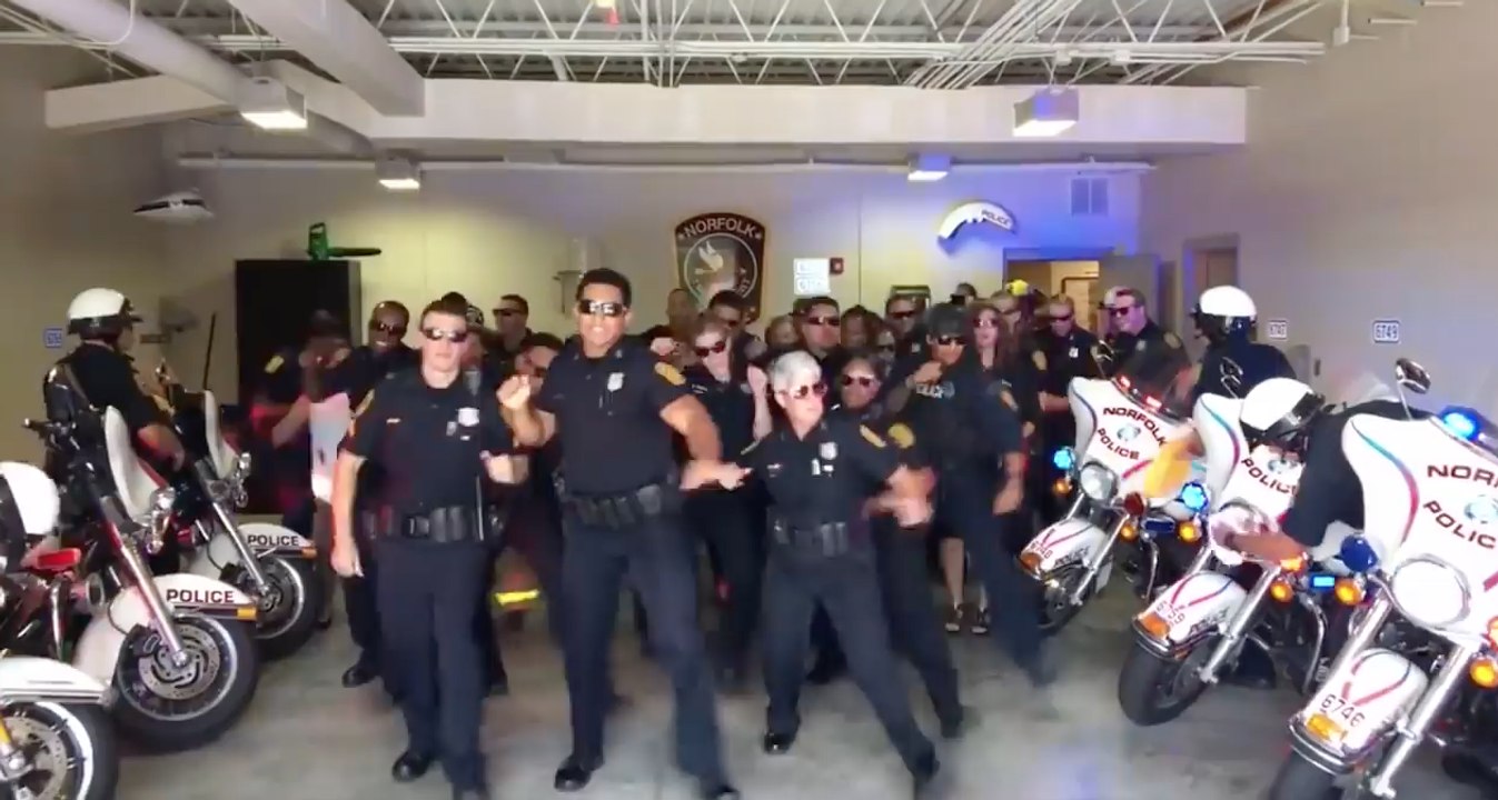La police américaine reprend le clip de Bruno Mars et le résultat est incroyable !