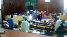 Urgent  L’opposition et la majorité se Bagarrent à l’Assemblée nationale