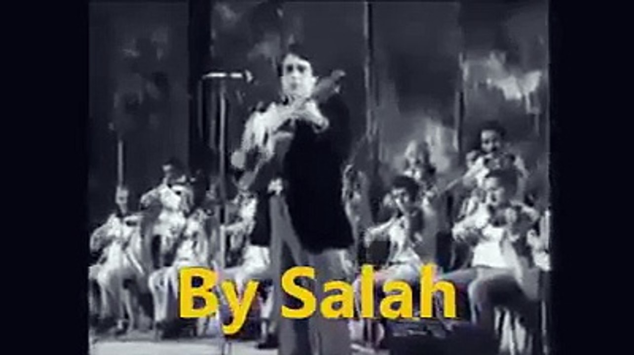 El Hachemi Guerouabi chante en Kabyle une chanson de Akli Yahyaten "Jaḥeɣ bezzaf d-amezyan"