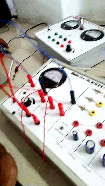 Charging and discharging of capacitor